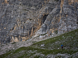 Unter der Wand
